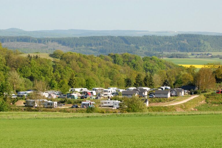 Eifel Camp Freilinger See Blick auf den Campingplatz in der Eifel 1 768x512