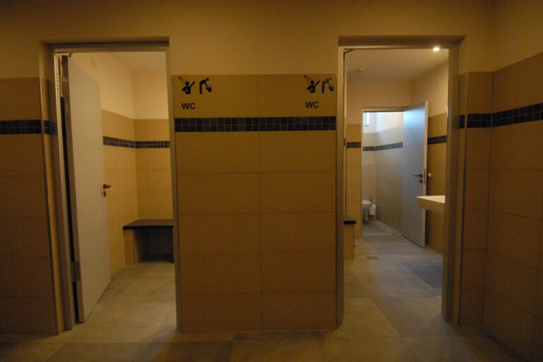 Eifel Camp Freilinger See Sanitaerbereich vom Campingplatz 1 768x512