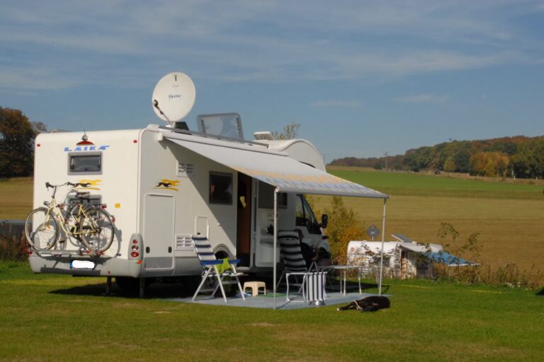 Eifel Camp Freilinger See Wohnwagen auf dem Campingplatz 1 768x512