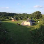 Eifel Camp Freilinger See Zeltplatz vom Campingplatz auf gruener Wiese 1 150x150