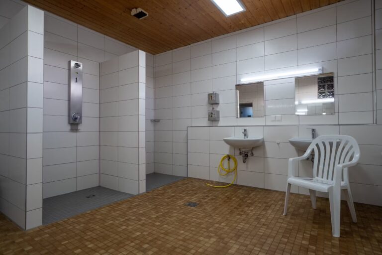FKK Camping Hilsbachtal Dusche Sanitaerbereich 768x512