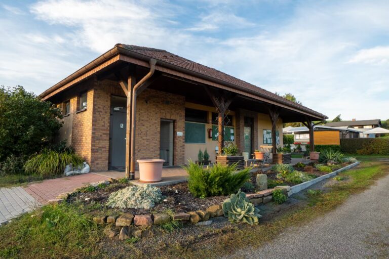 FKK Camping Hilsbachtal Sanitaergebaeude 768x512