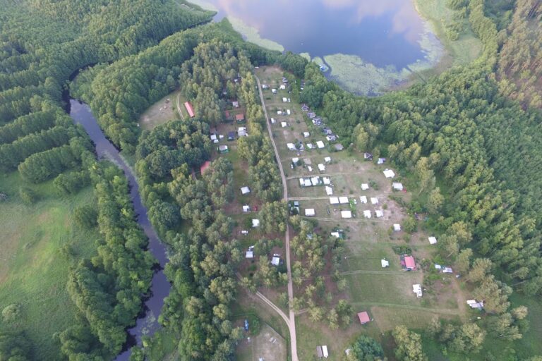 FKK Ferienidyll am Raetzsee Campingplatz aus der Vogelperspektive 768x512