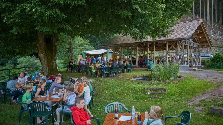 Family Resort Kleinenzhof Biergarten auf dem Campingplatz 768x432
