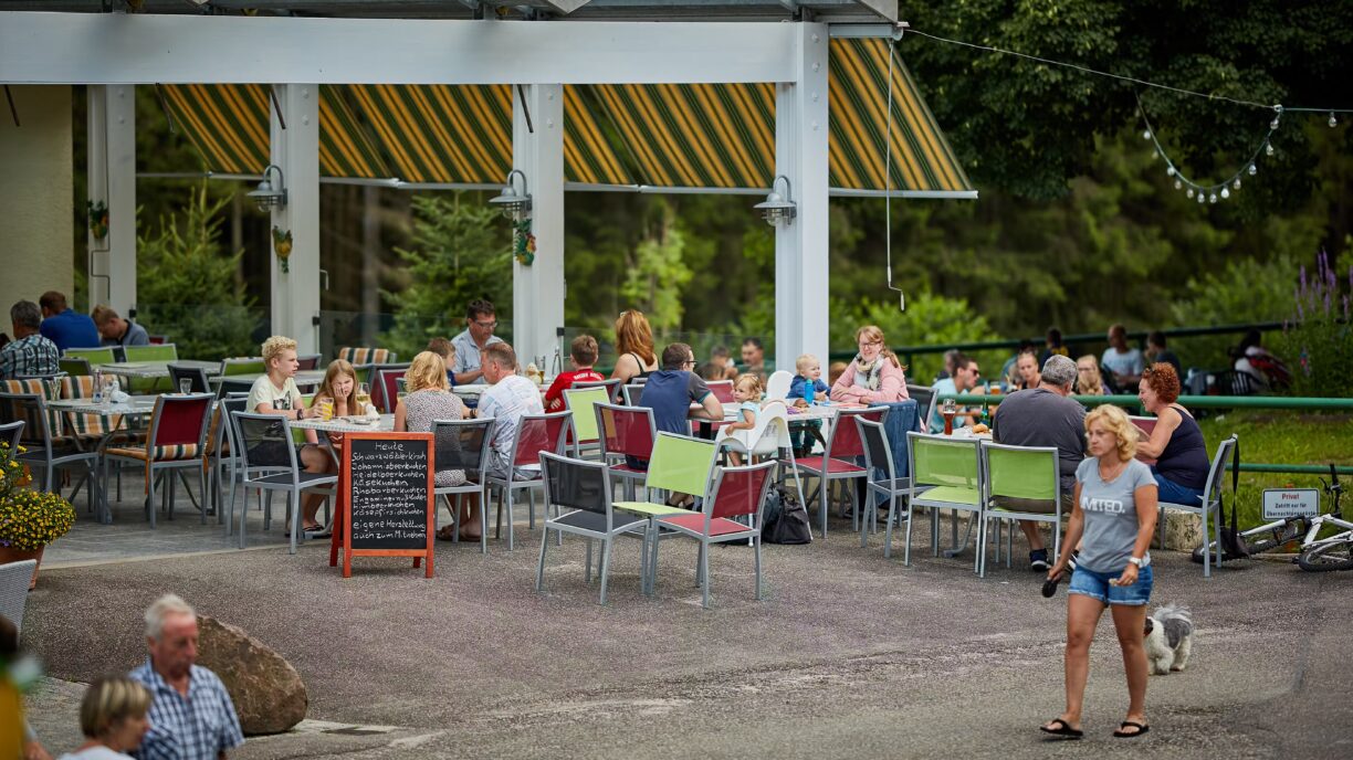Family Resort Kleinenzhof Restaurant Terrasse 1224x688
