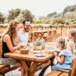 Ferienparadies Schwarzwaelder Hof Familie auf der Aussenterrasse des Restaurants 430bb85a b8f8 4ed5 a723 e572a895a4d9 150x150