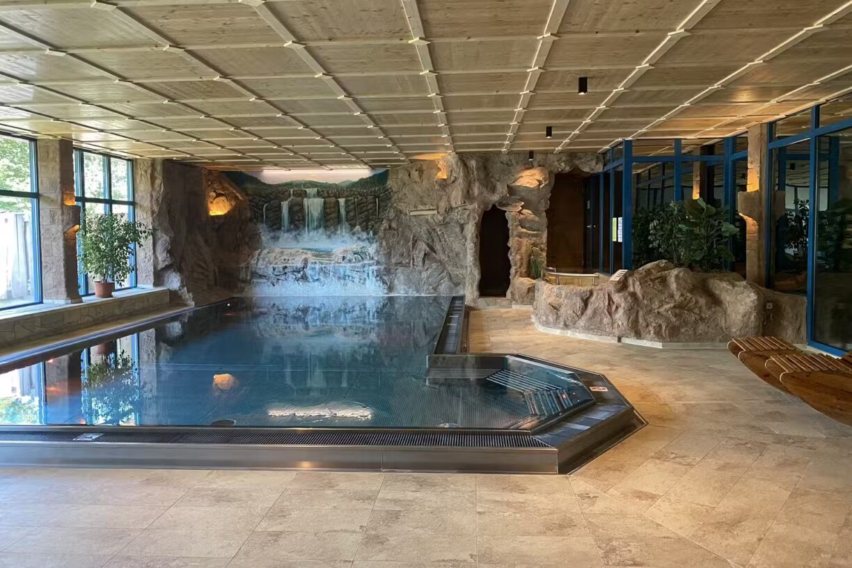 Ferienparadies Schwarzwaelder Hof Hallenbad auf dem Campingplatz 3c5de53e 5bcb 4f05 995d 62fea0455553 1224x816