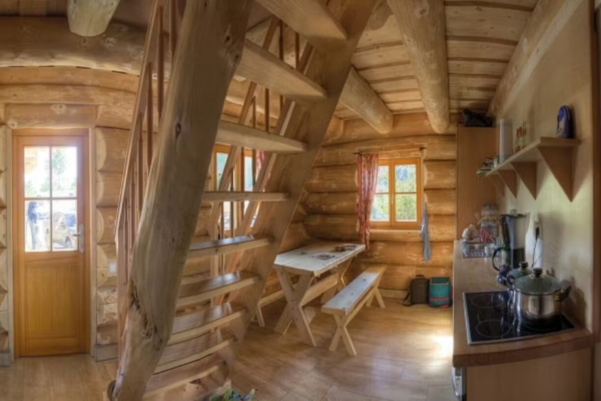 Ferienparadies Schwarzwaelder Hof Kueche und Essbereich einer Naturstammhaus Mietunterkunft c9ce5e3b 9689 445c bb23 7af2d4e63b39 1224x816