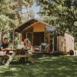 Ferienpark Beerze Bulten Familie auf der Terrasse ihres Mobilheims 5e078903 c3f2 44ee 9984 222db353a5d8 150x150