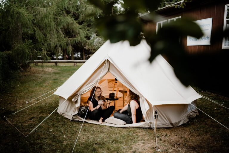 Harz Camp Bremer Teich Tipi Zelte im Gruenen auf dem Campingplatz 768x512