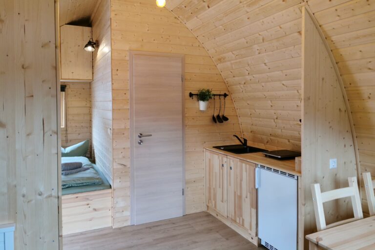 Harz Camp Goslar Innenansicht des Mobilheims 768x512