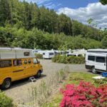 Harz Camp Goslar Wohnmobil und Wohnwagenstellplaetze umringt von Wald 150x150
