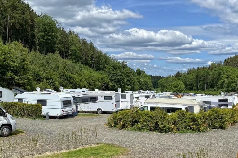 Harz Camp Goslar bersicht auf das gesamte Campingplatz Gelaende 768x512