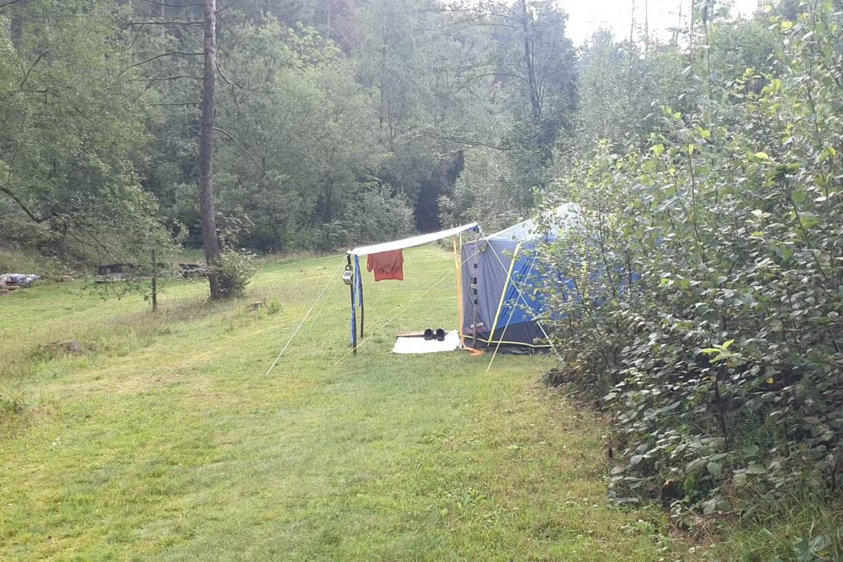 Harzklubs Wanderheim Wildemann Blick auf die Standplaetze auf der Wiese 7d54aaad 8f21 4e61 8610 2af03c4772db 1224x816