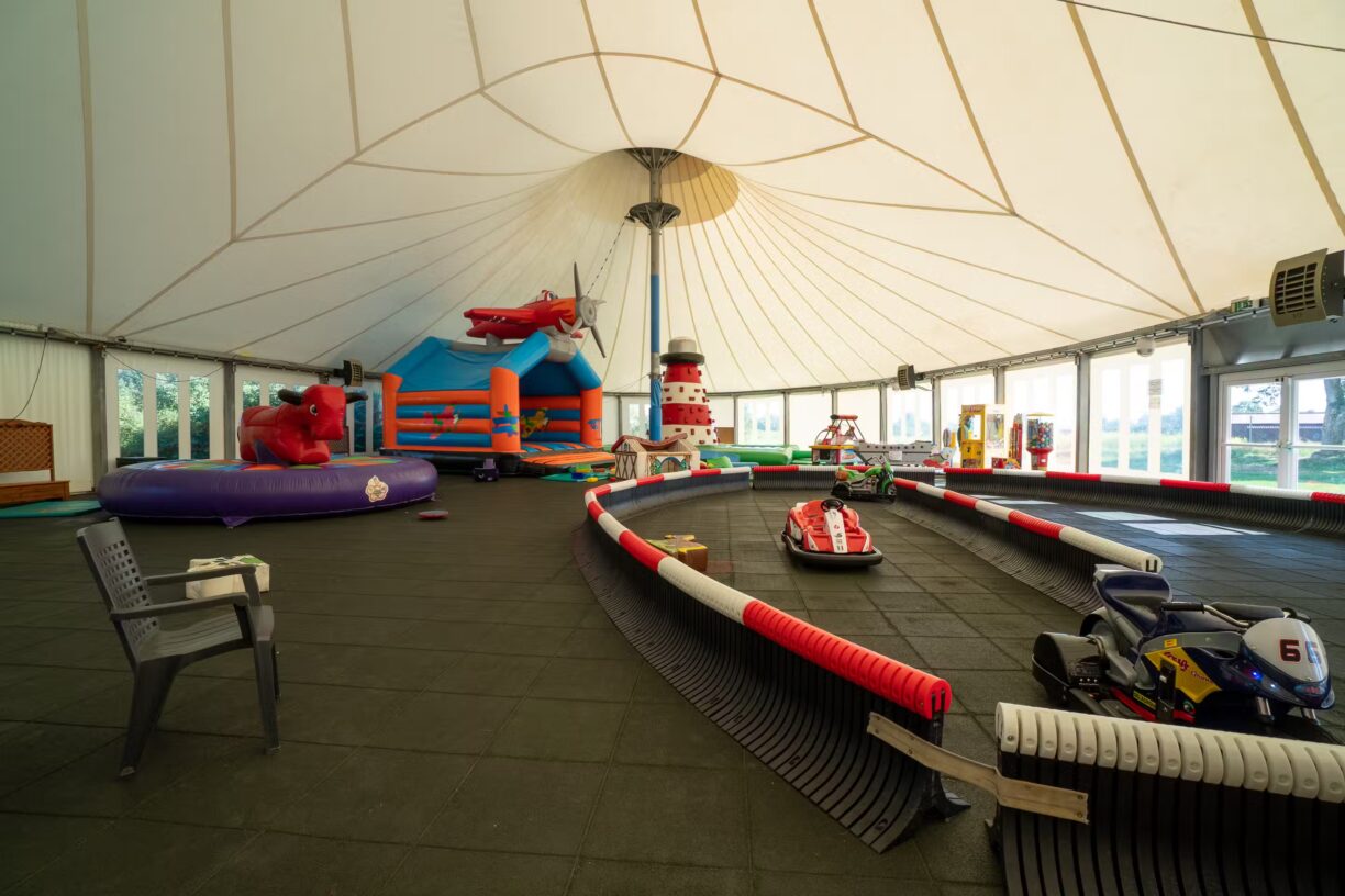 Hegi Familien Camping Indoor Spielplatz Kartbahn 1224x816