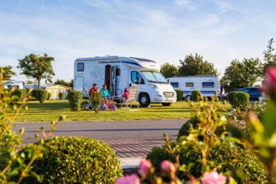 Insel Camp Fehmarn Wohnwagen und Zeltstellplatz vom Campingplatz 400x267