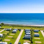 Insel Camp Fehmarn Wohnwagenstellplaetze mit Blick auf die Ostsee 150x150