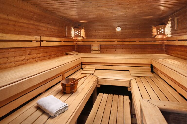 KNAUS Campingpark Hennesee Innenraum von Sauna auf dem Campingplatz 768x512