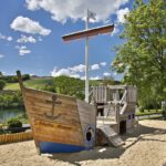 KNAUS Campingpark Hennesee Schiffspielplatz fuer Kinder auf dem Campingplatz 150x150