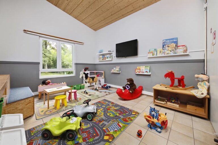 KNAUS Campingpark Hennesee Spielzimmer fuer Kleinkinder auf dem Campingplatz 768x512