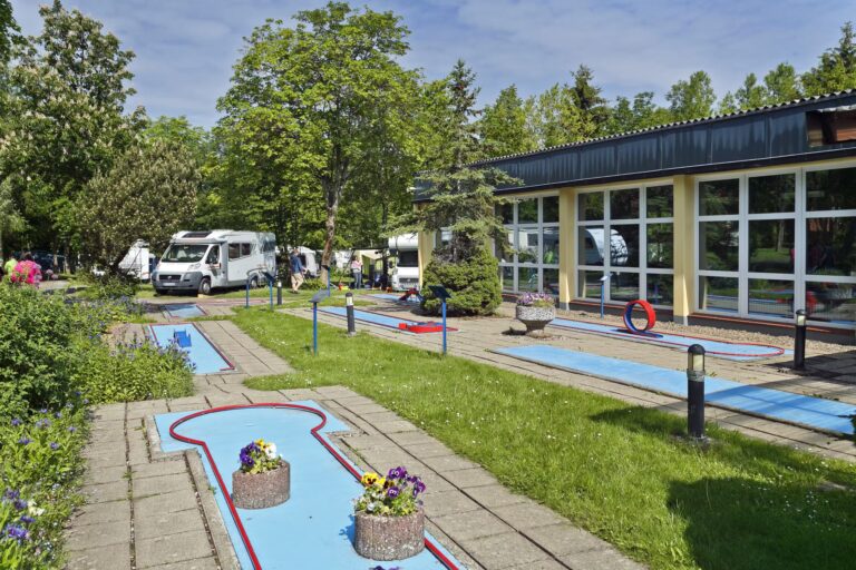 KNAUS Campingpark Walkenried Minigolfplatz auf dem Campingplatz 71812e7b 0ae7 4cbc acdf 9ae745131e12 768x512