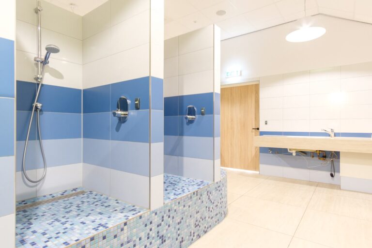 Kampeerdorp De Zandstuve Innenansicht Duschen 1514b247 7a54 4f09 ad96 8918a2ee2491 768x512