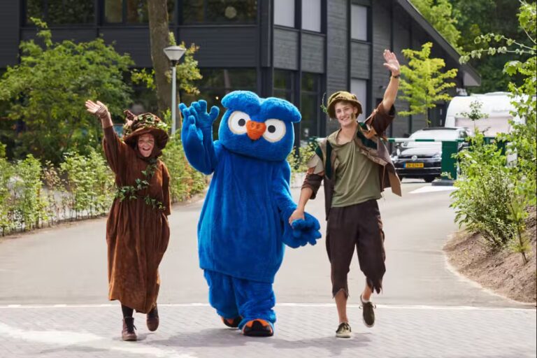 Kampeerdorp De Zandstuve Maskottchen und Animateure des Campingplatzes f87d45d7 b41b 4dc9 a7c2 1482506f3052 768x512