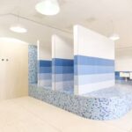 Kampeerdorp De Zandstuve Sanitaergebaeude mit Waschbecken Toiletten und Duschen 150x150