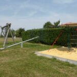 Komfort Campingplatz Panoramablick Kinderspielplatz mit Schaukel und Klettergeruest auf dem Campingplatz 150x150