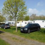 Komfort Campingplatz Panoramablick Stellplaetze mit Toiletten und Duschhaeuschen auf dem Campinggelaende 150x150