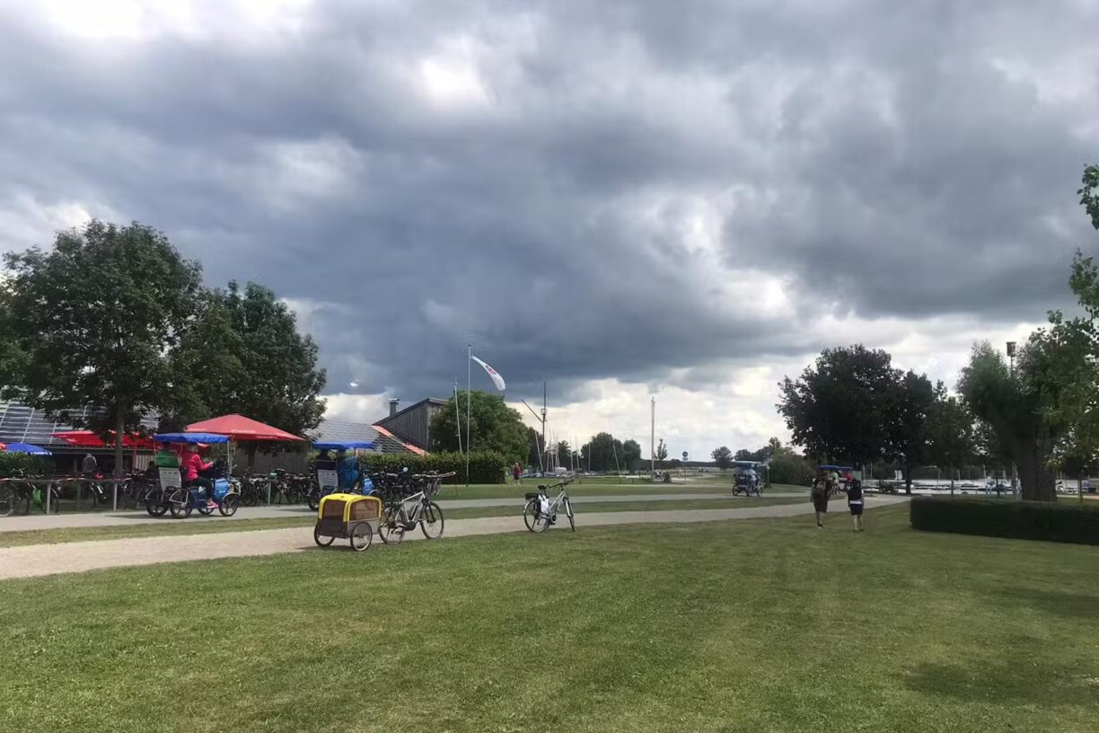 Kon Tiki Familienzeltplatz Muhr am See Fahrraeder auf dem Campingplatz 1224x816