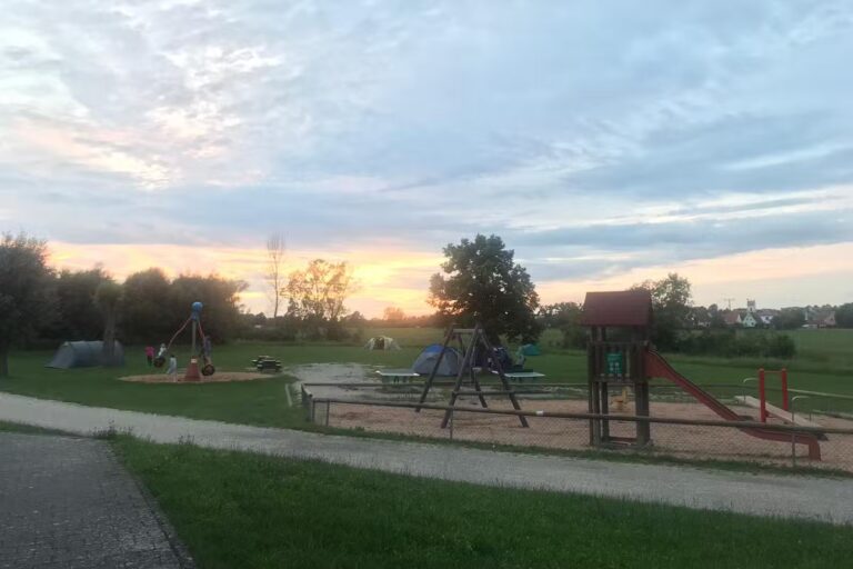 Kon Tiki Familienzeltplatz Muhr am See Kinderspielplatz auf dem Campingplatz 768x512