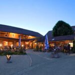 Kur Gutshof Camping Arterhof Hauptgebaeude vom Campingplatz am Abend 150x150