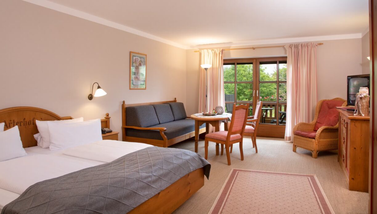 Kur Gutshof Camping Arterhof ferienwohnung mit doppelbett sofa und terrasse ccc05c2b 1035 4e92 83ee 89c3c2dd1053 1224x696