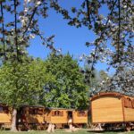 Kur Gutshof Camping Arterhof wohnwagen aus Holz auf dem Campingplatz 150x150