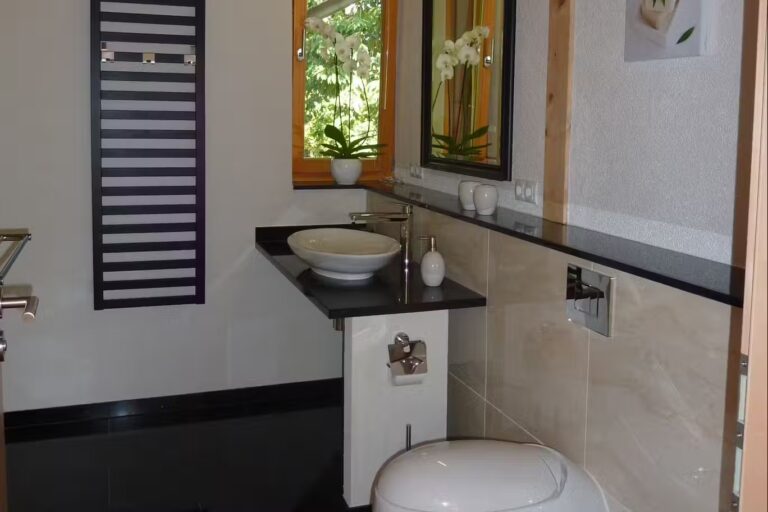 Kurcamping Harz Badezimmer mit Bidet im Ferienhaus auf dem Campingplatz 768x512