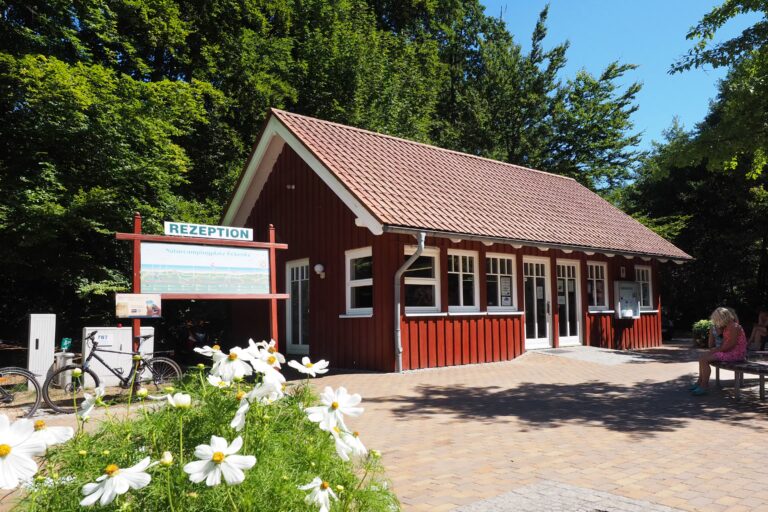Naturcamping ckeritz Aussenansicht der Rezeption auf dem Campingplatz 768x512