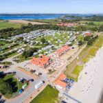 Ostseecamp Gluecksburg Holnis Campingplatz aus der Vogelperspektive mit Blick auf den Ostsee 150x150