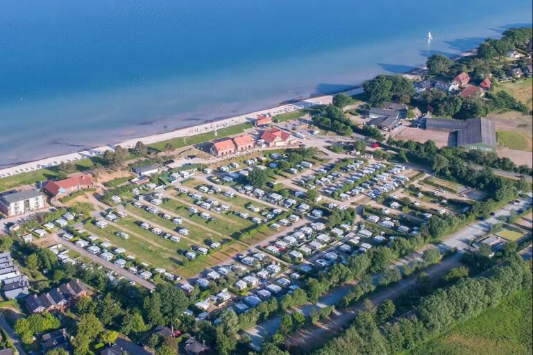 Ostseecamp Gluecksburg Holnis Luftaufnahme des Campingplatzes an der Ostsee 6014d103 dd91 4244 b23f 54e809644008 768x512