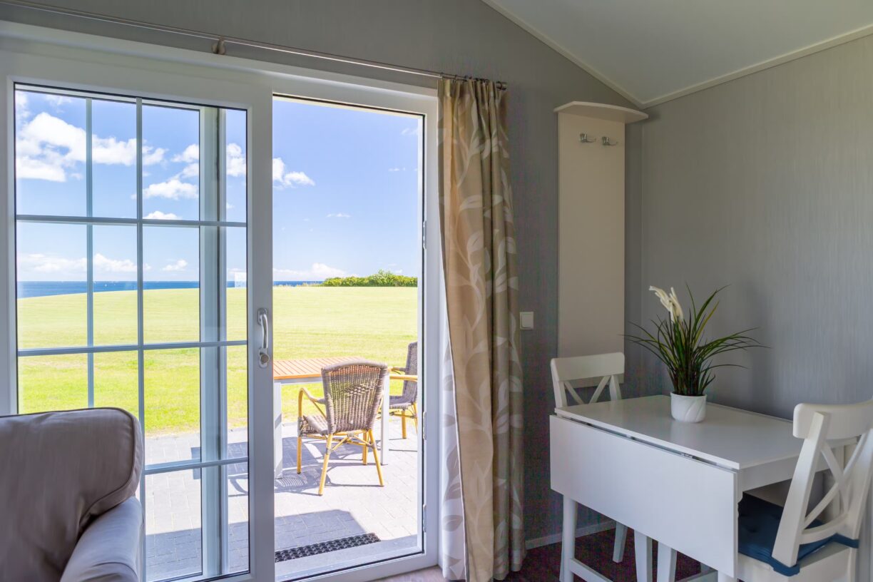 Ostseecamping Familie Heide Aussicht aus Mobilheim mit Terrasse d5302246 a6a8 465f 842a cb2f2fe774ed 1224x816