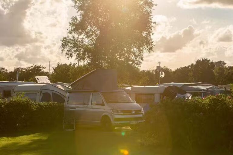 Ostseecamping Familie Heide Wohnwagenstellplatz und Wohnmobilstellplatz vom Campingplatz im Gruenen 768x512