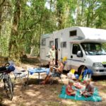 Regenbogen Nonnevitz Gaesteim Schatten vor ihrem Wohnmobil im Schatten 150x150