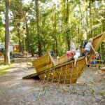 Regenbogen Nonnevitz Kinder spielen auf dem Outdoor Spielplatz 150x150