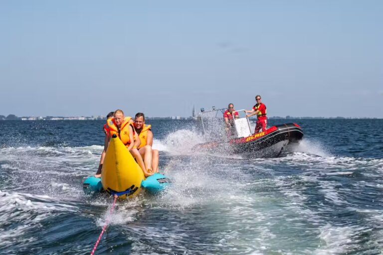 Rosenfelder Strand Ostsee Camping Bootfahren auf dem Campingplatz als Freizeitaktivitaet f8a138e0 1be5 42de bae5 03fb41a67ca9 768x512