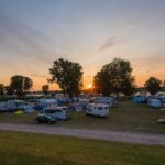 Stover Strand Camping Sonnenuntergang ueber den Standplaetzen 62f6ff29 06e0 46c0 ab4d 572fba8d226f 150x150