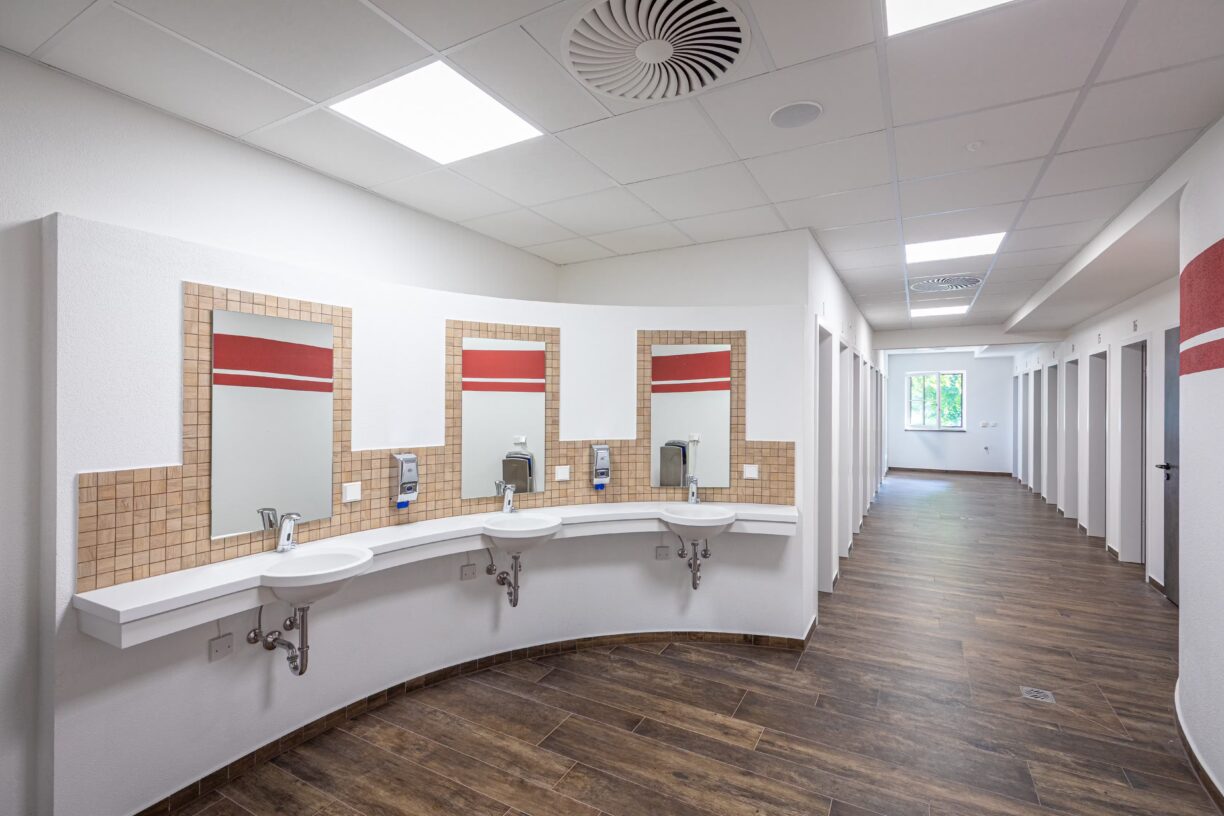 Strandcamping Waging Innenansicht des Sanitaergebaeudes 41d5314e acd5 4ceb b507 decf93e6714c 1224x816