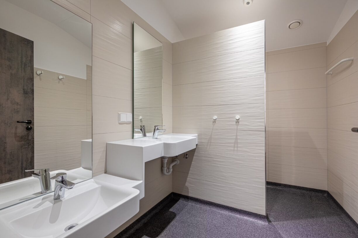 Strandcamping Waging Innenansicht des Sanitaergebaeudes ef20bd5f 0c4b 49a2 a6ec 2107613fffae 1224x816