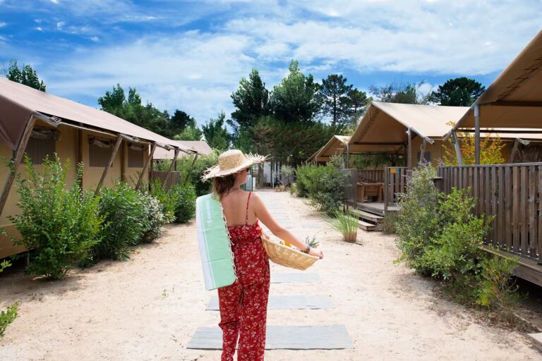 Sunelia Les Sablons Blick auf die Glamping Unterkuenfte 3942ff85 6b83 4e05 a178 3d64da03f162 768x512