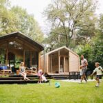 Vakantiepark Beerze Bulten Aussenansicht der Mietunterkuenfte auf einer Wiese 37e42ab0 9abd 4346 94a2 1a542dbdc418 150x150