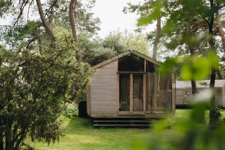 Vakantiepark Beerze Bulten Aussenansicht einer Mietunterkunft Wikkelhouse 2e295c4e 2aaa 454b b8bd 8189ee73f503 768x512